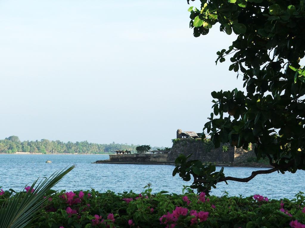 15Lmd Villa In Front Of The Lagoon Batticaloa Exterior photo